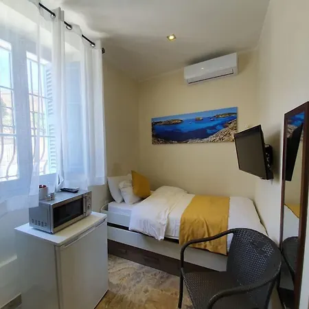 Central Suites St. Julian'S Vendégház *
